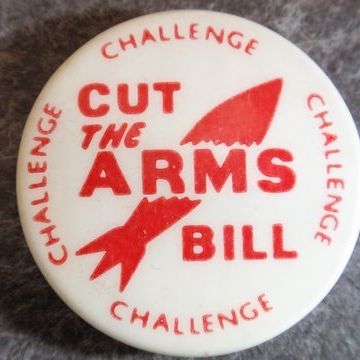 038114 Badge. CHALLENGE - CUT THE ARMS BILL £6.00